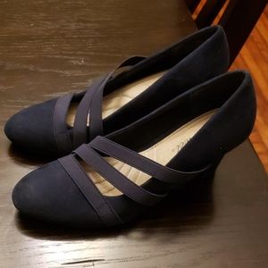 Super Cute Strappy Navy Blue Heels Size 7M